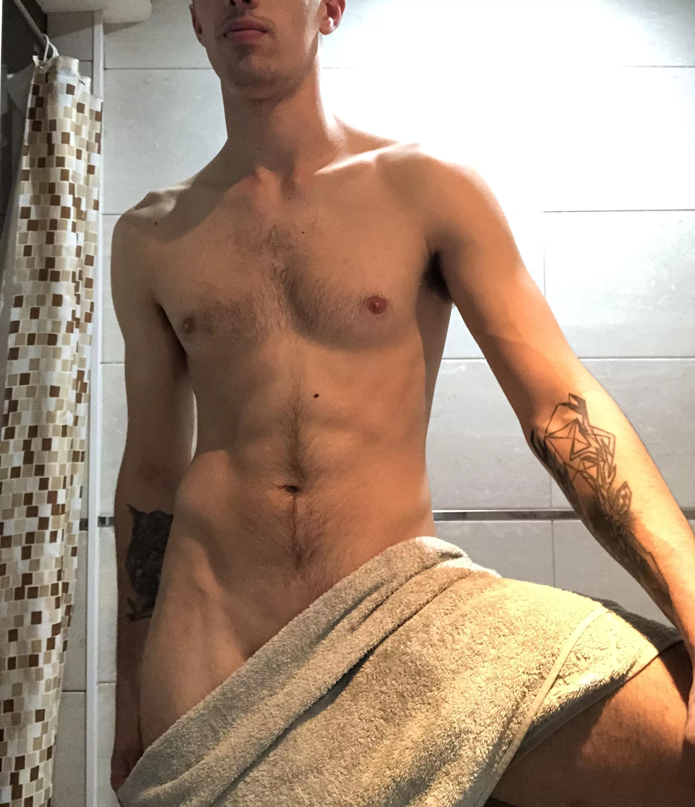 you want to grab me the towel is about to fall 😛