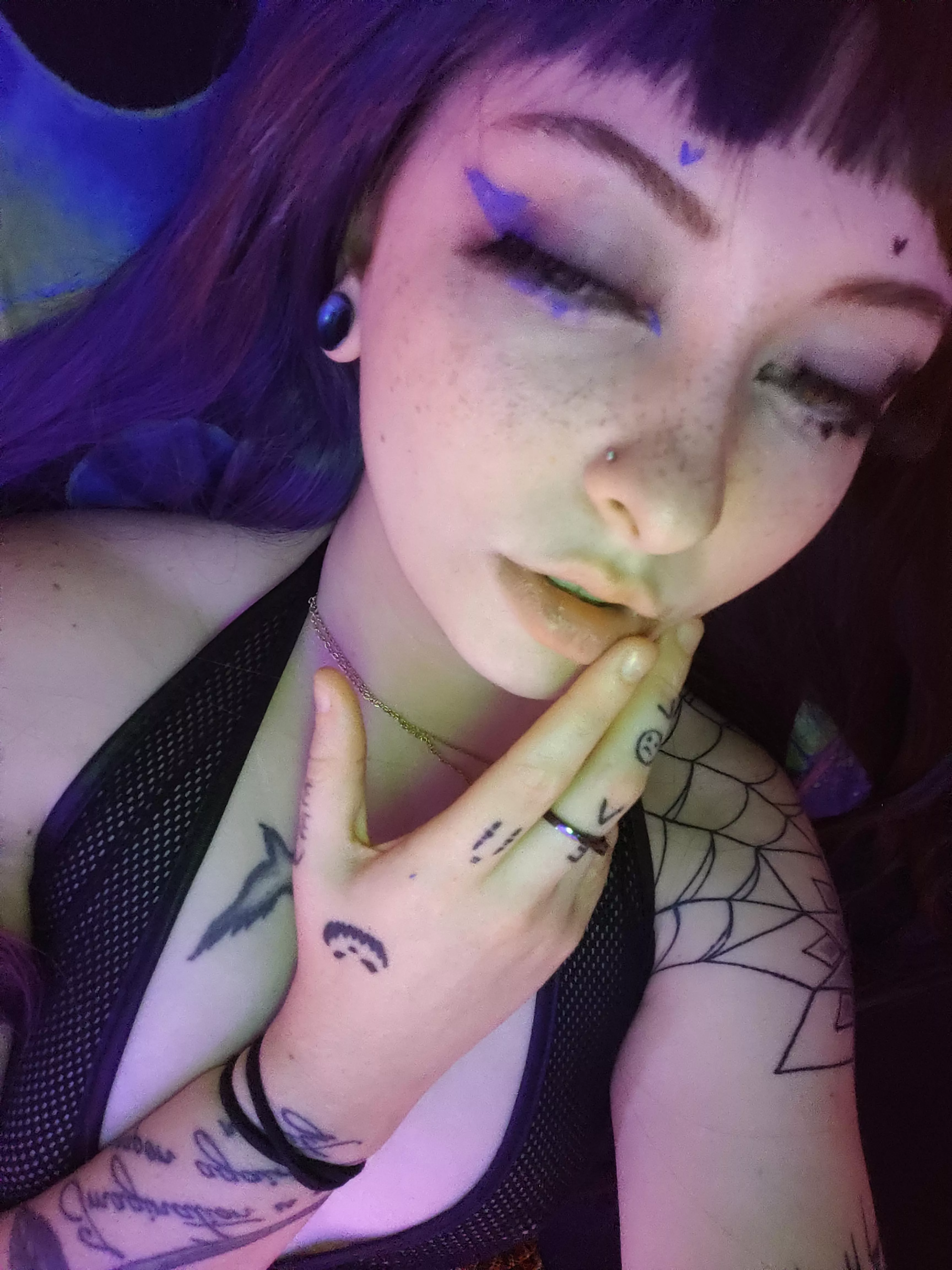 <3 . <3 you give me heart eyes