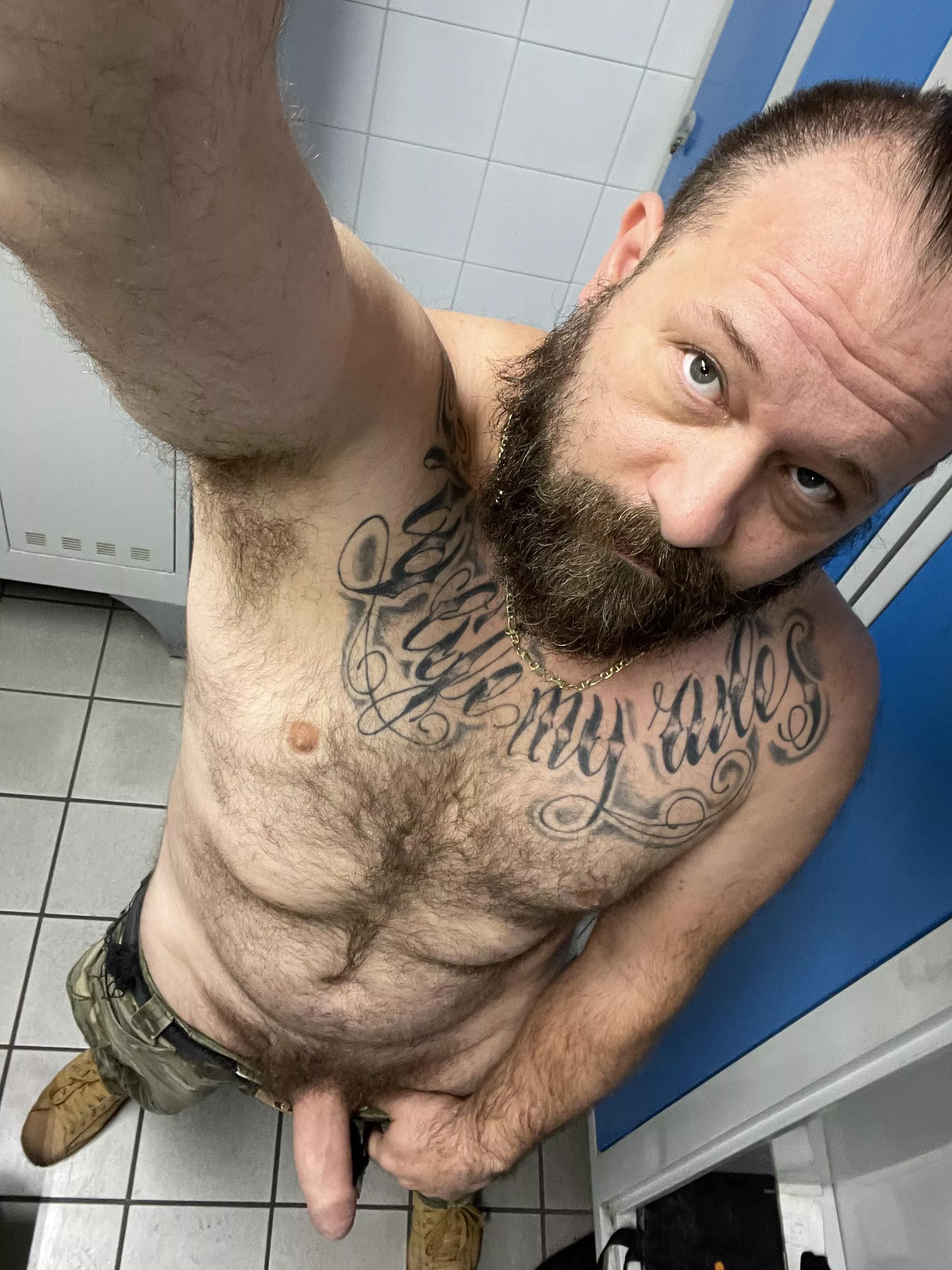 (42) It's just Tuesday, and besides not finding the desire to work, I don't even want to undress, I really need help.