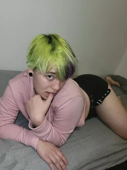 a tad late for femboy Friday 😳😳