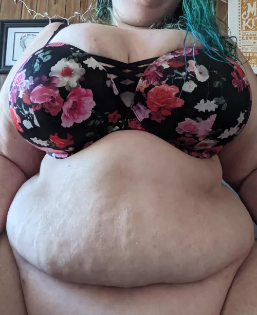 Big soft curves and tummy 🔥