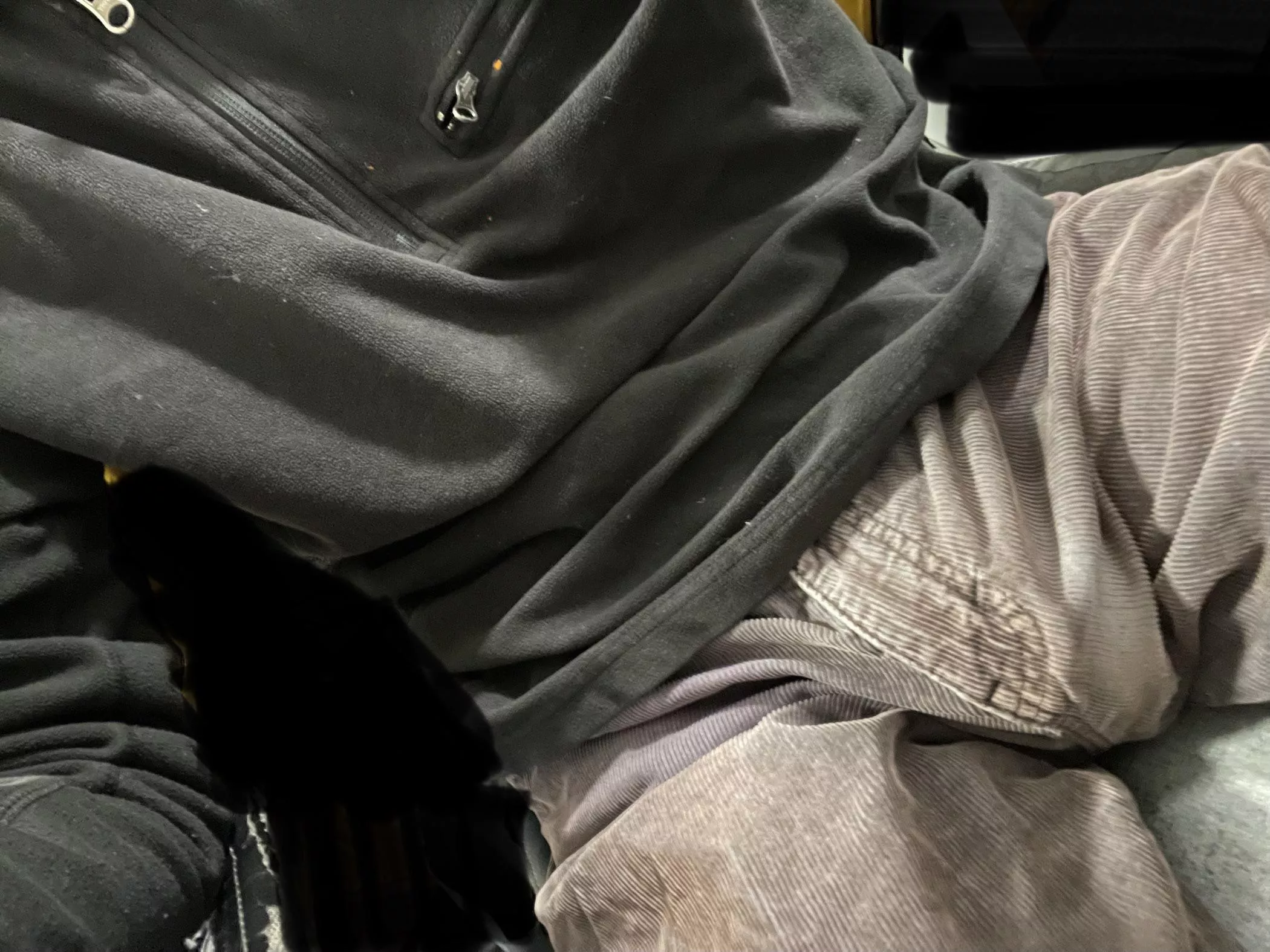 Cant stand at my standing desk >.>