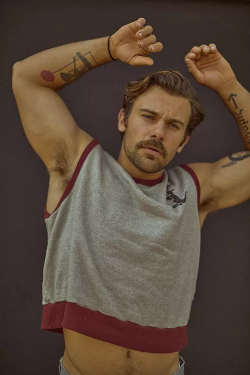 Come hang n lets chat about my tattoos and vintage clothes and other tings 🕺🥰