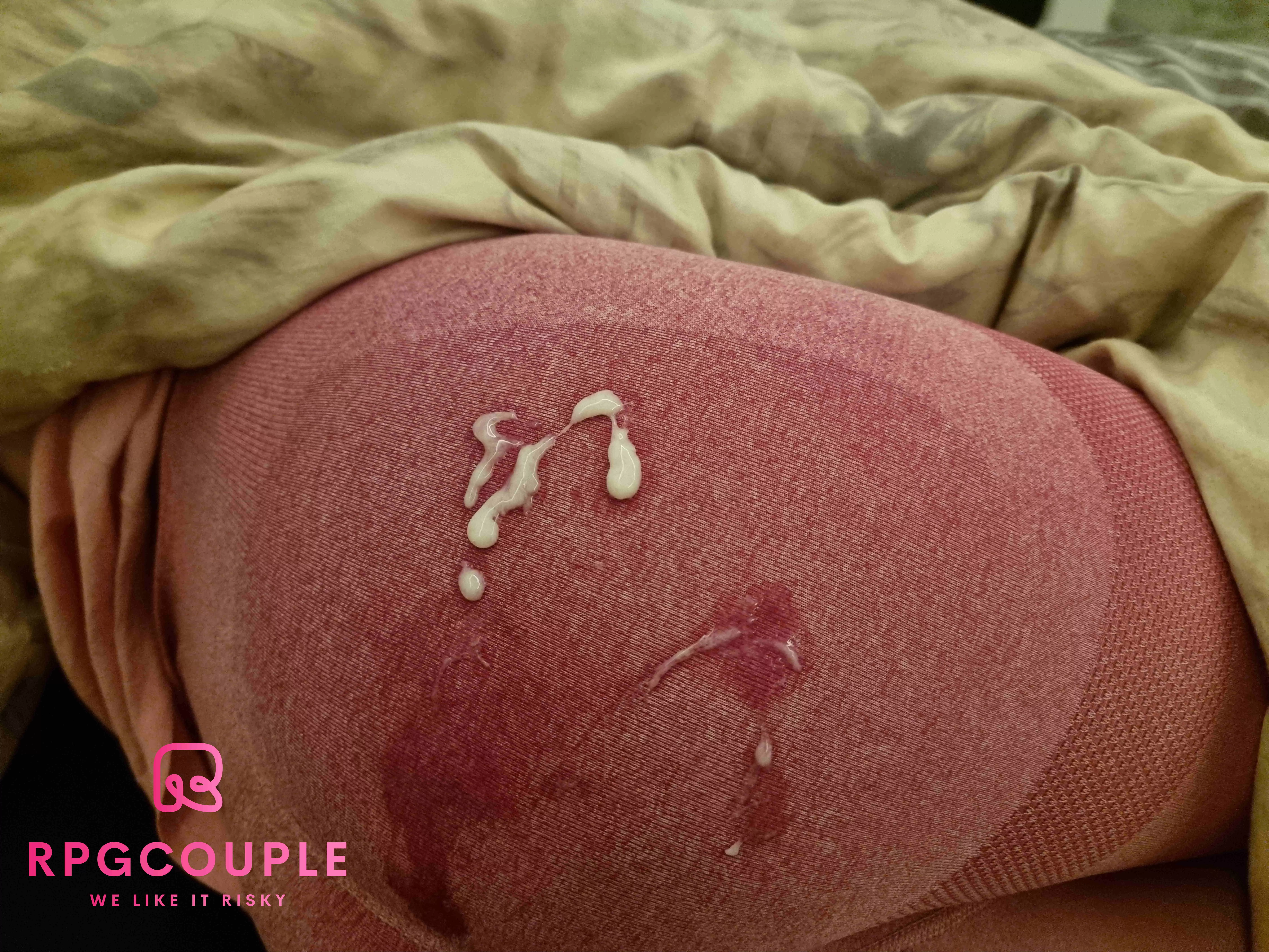 Could you resist my pink leggings ?