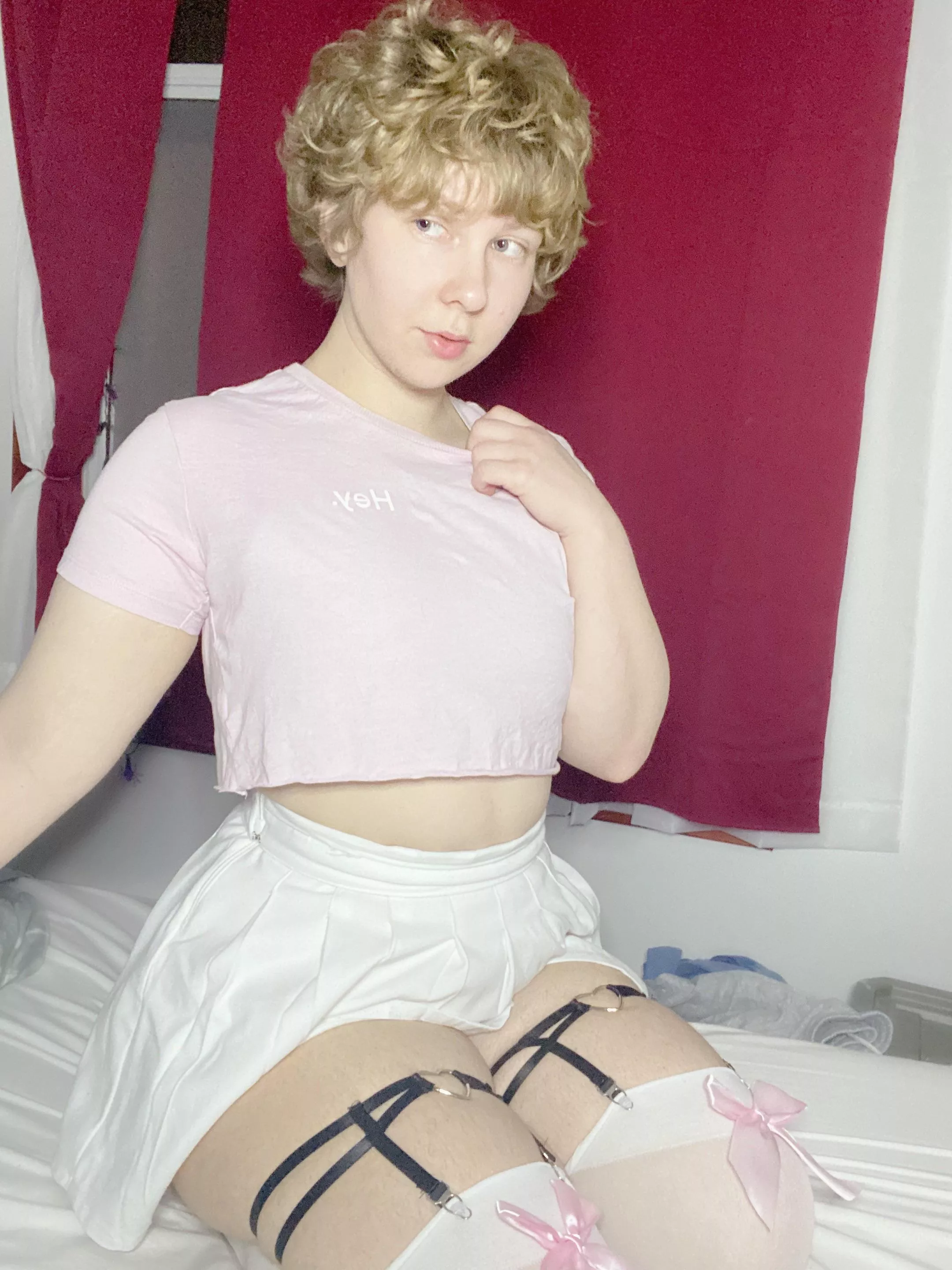 crop top season may be ending but i won’t let it stop me :3