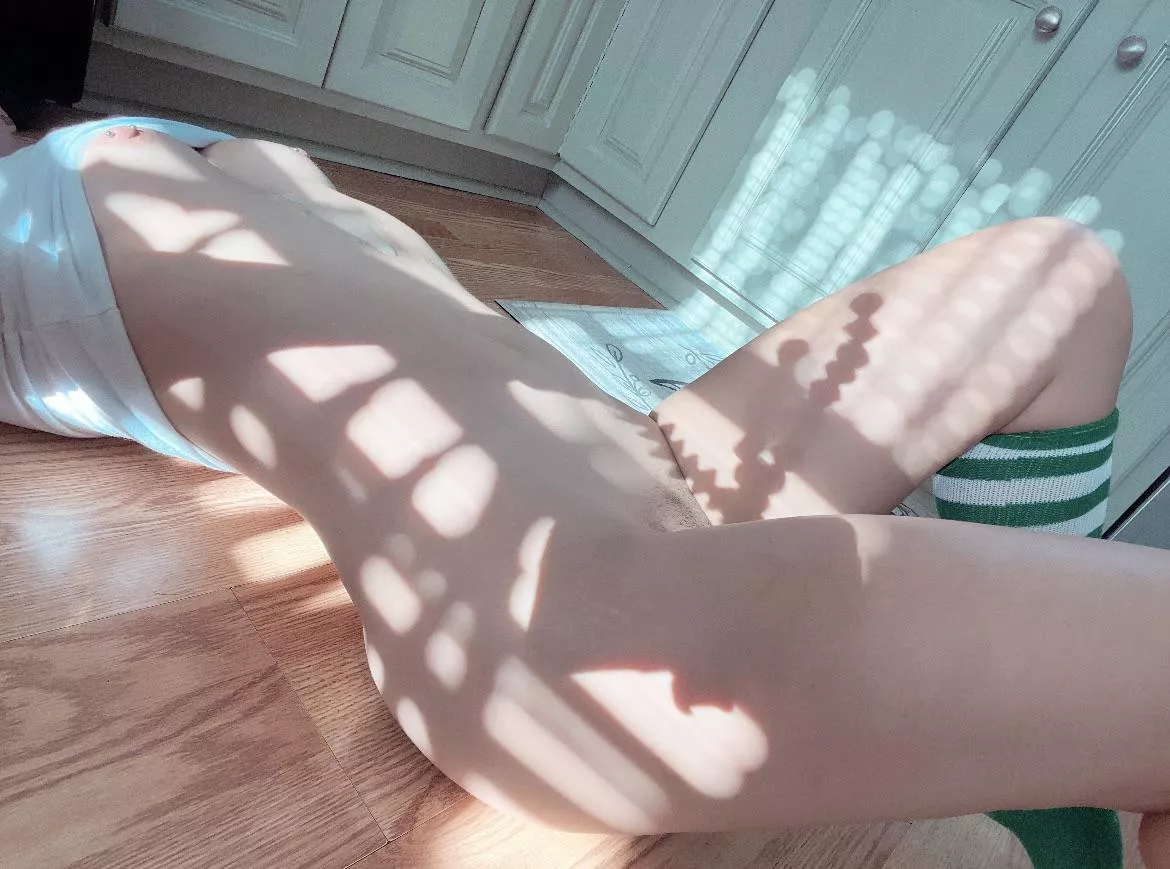 Cum in the kitchen 😝