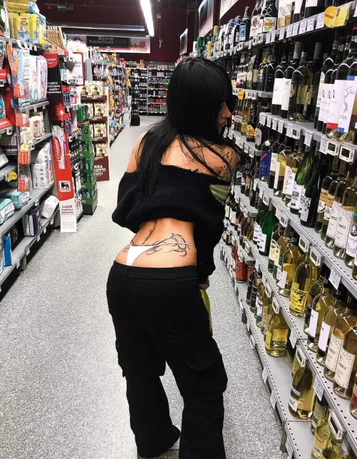 Dinner & Wine at your house tonight? 🤤🍷