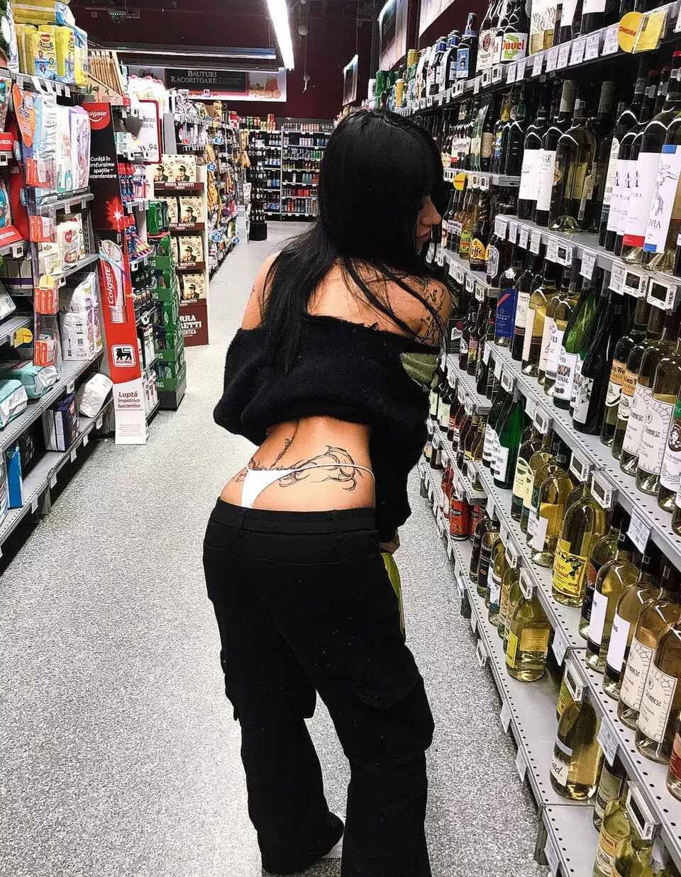 Dinner & Wine at your house tonight? 🤤🍷