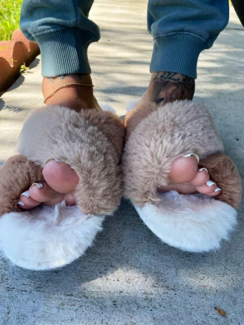 Fluffy feet