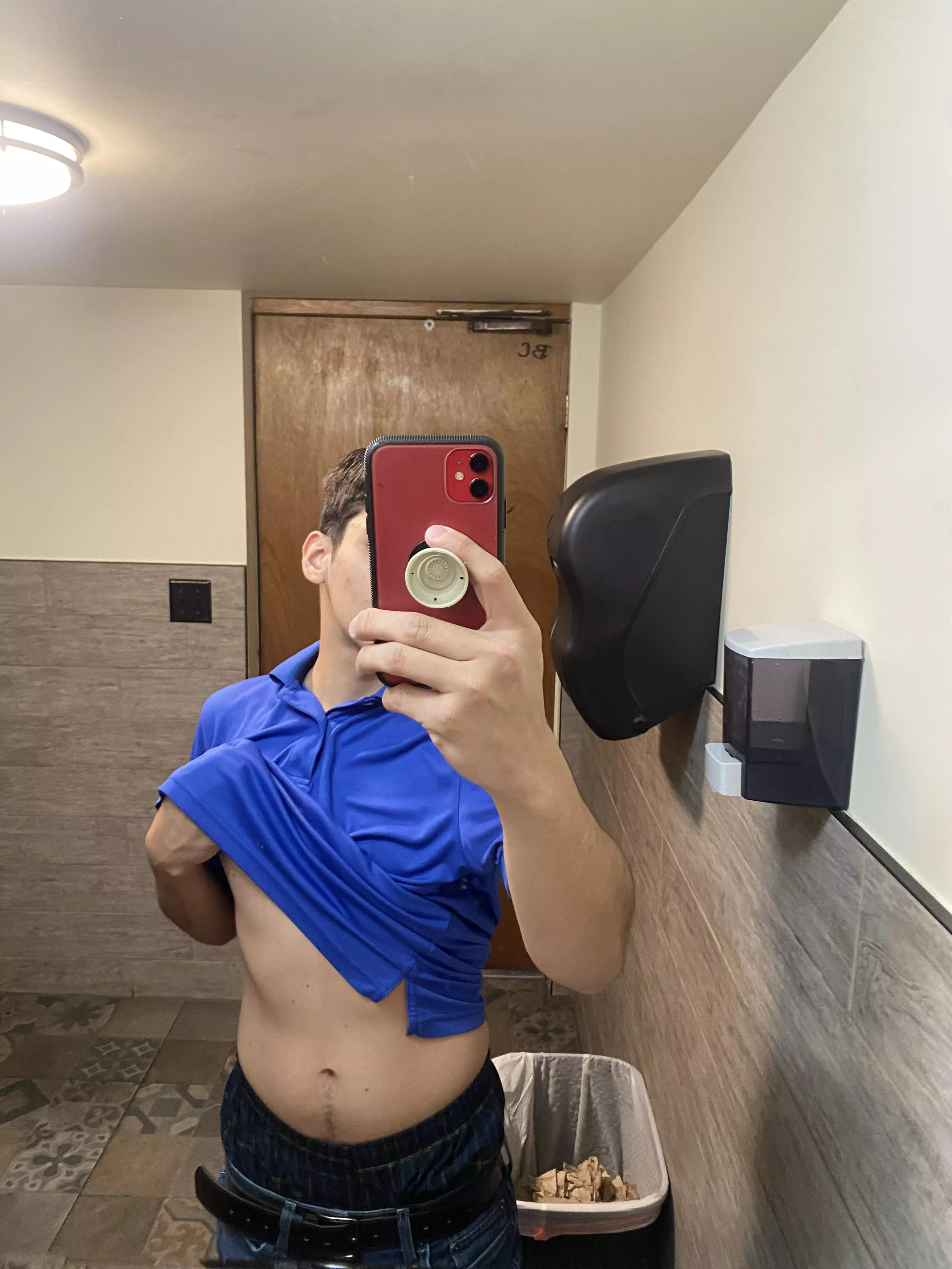 Horny let’s trade pics ? 😏