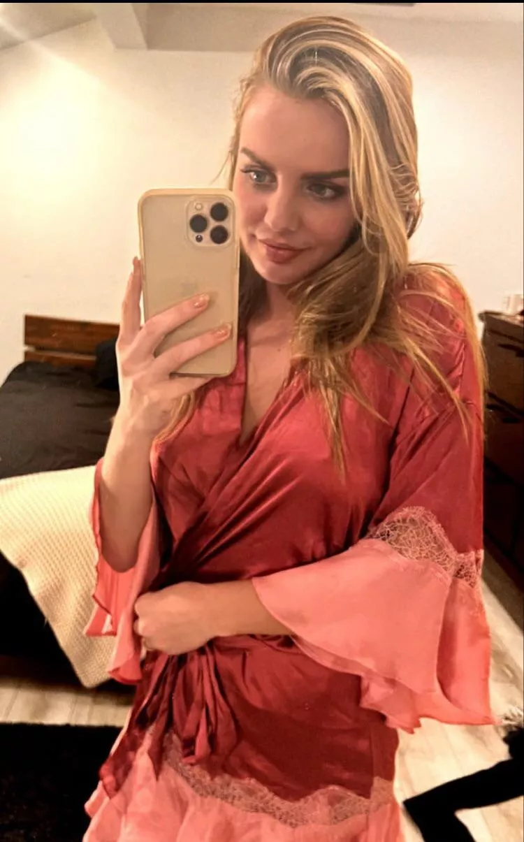 Hug me and kiss me💘