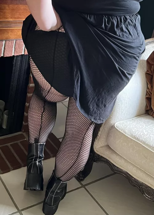 I feel so sexy in this fishnets 🥰