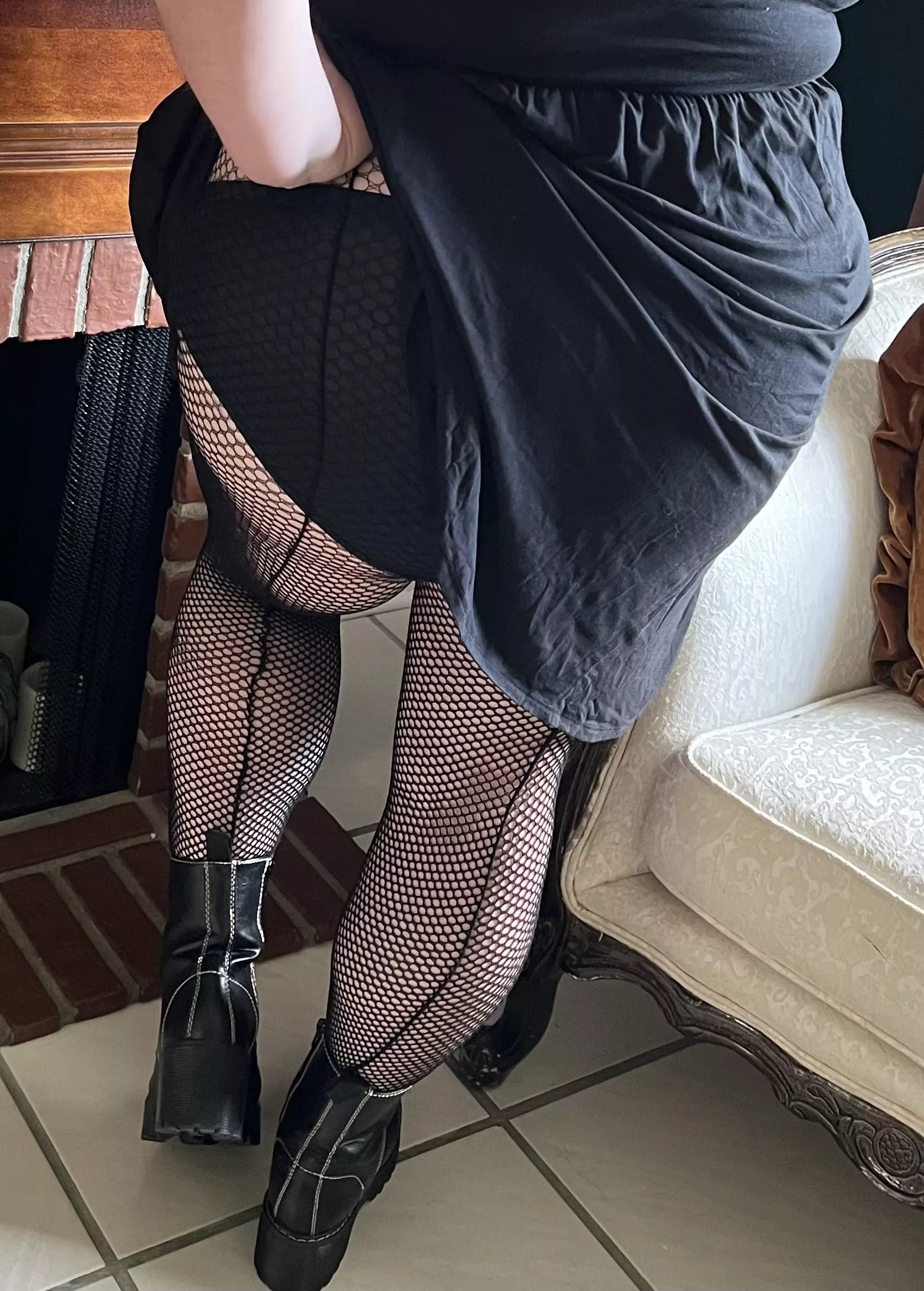 I feel so sexy in this fishnets 🥰