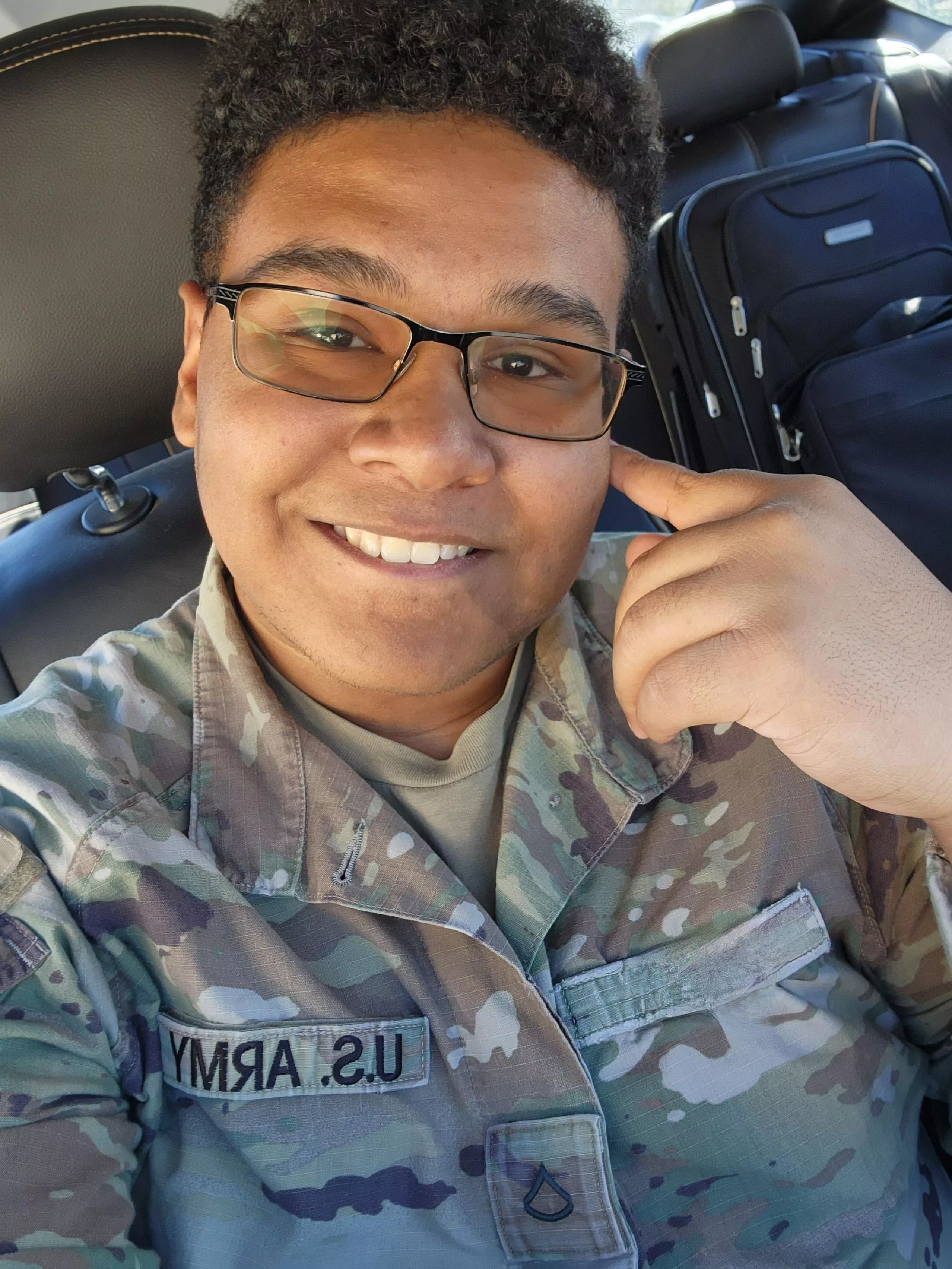 I hear that smiles can be contagious, and I caught a bad case of it! Hoping this smile brings one to you 😁