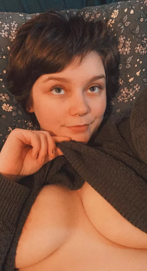 I love going braless under my sweaters 😁
