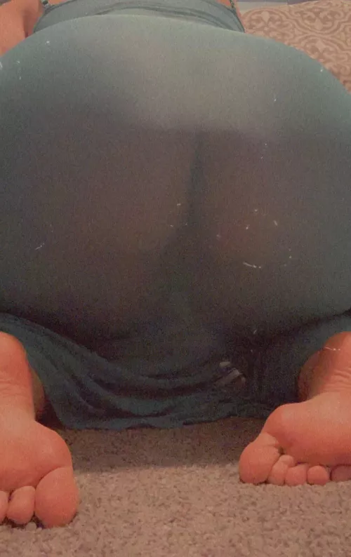 I wanna sit on somebody’s face after they massage my feet. : 3