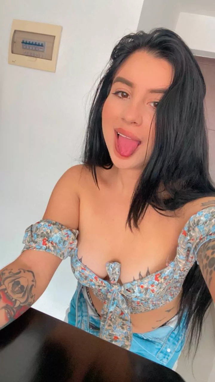 I want to let one lucky Redditor cum on my ass multiple times 💦