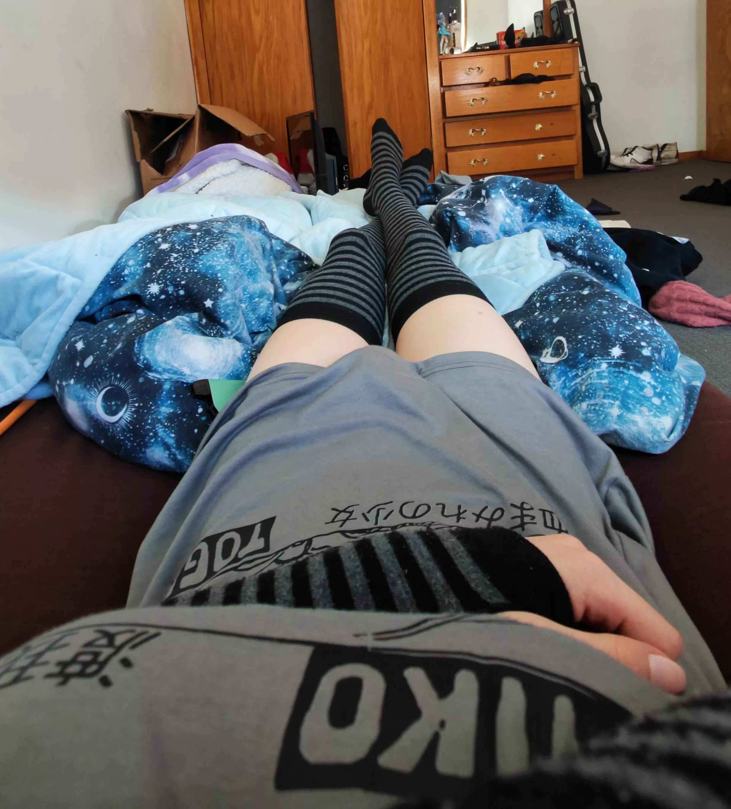 I wish I had another femboy to cuddle with 🥺