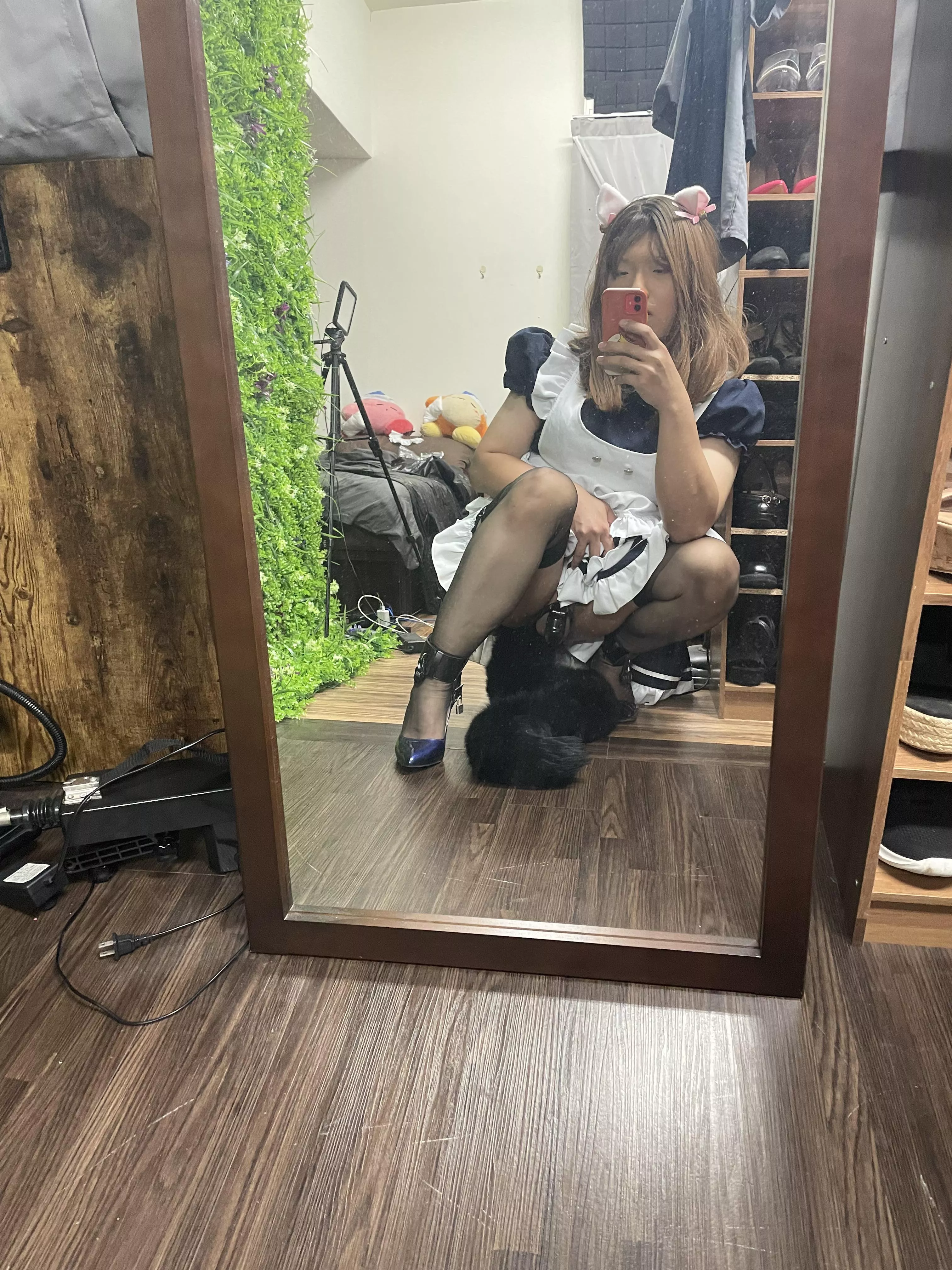 I’m a good pet can I lick you my master😋😋😋