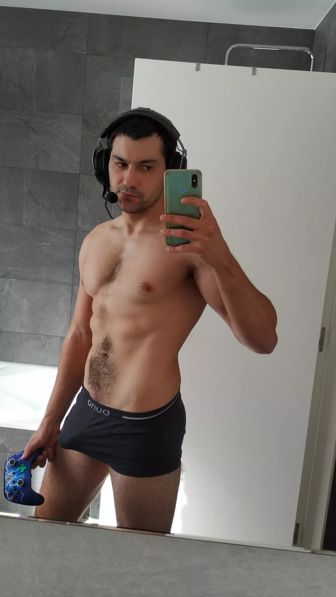 I'm done playing alone, I need someone to play with me 🎮