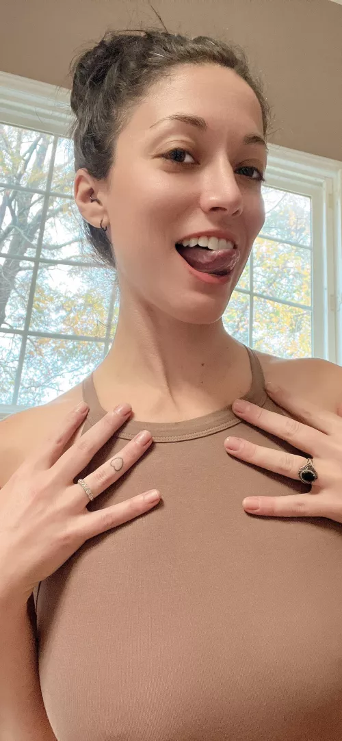 Imagine what I could do with my tongue😈