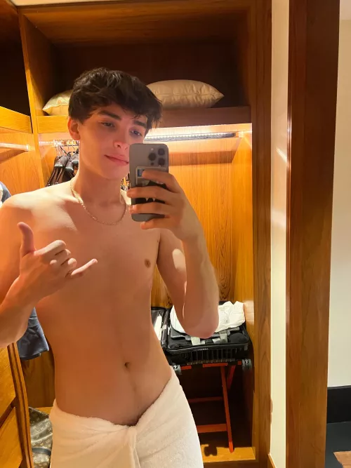 Let’s take a shower? (: