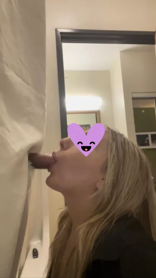 Looking for a BWC for some more gloryhole fun 😏😜😋