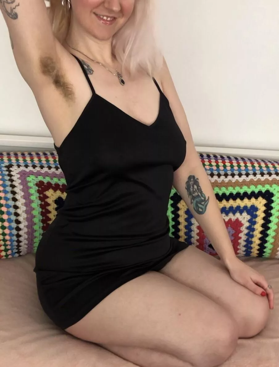 Love my hairy pits 🥰