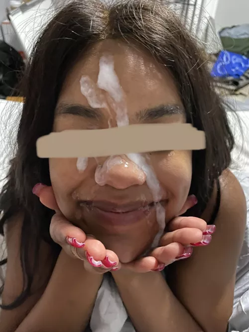 Love wearing his thick cum on my face 😋