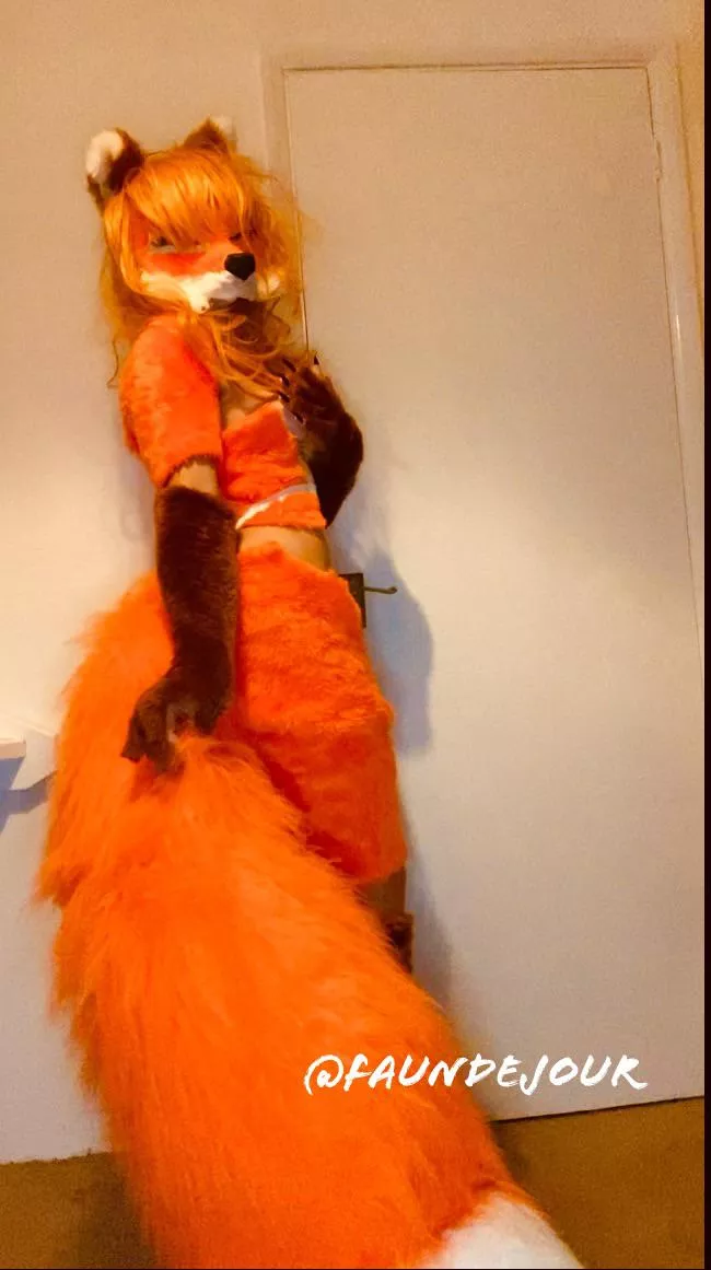 Me thinking up all the ways in which I can make you break NoNutNovember… 😋🦊🤭