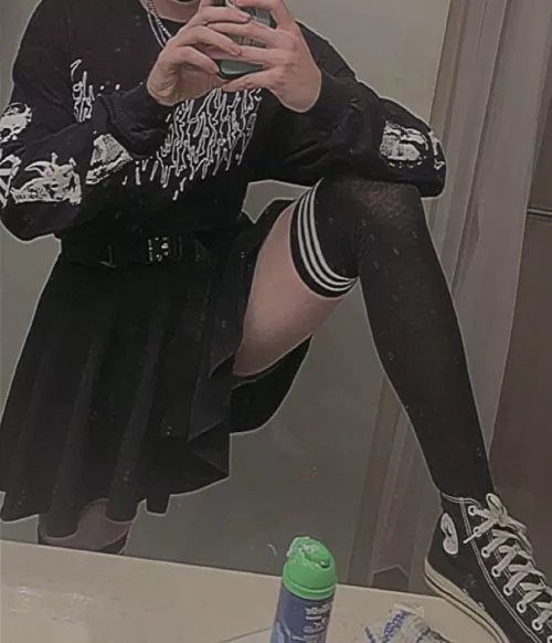 My apartment is lonely (╥﹏╥) roommate applications are open 😉