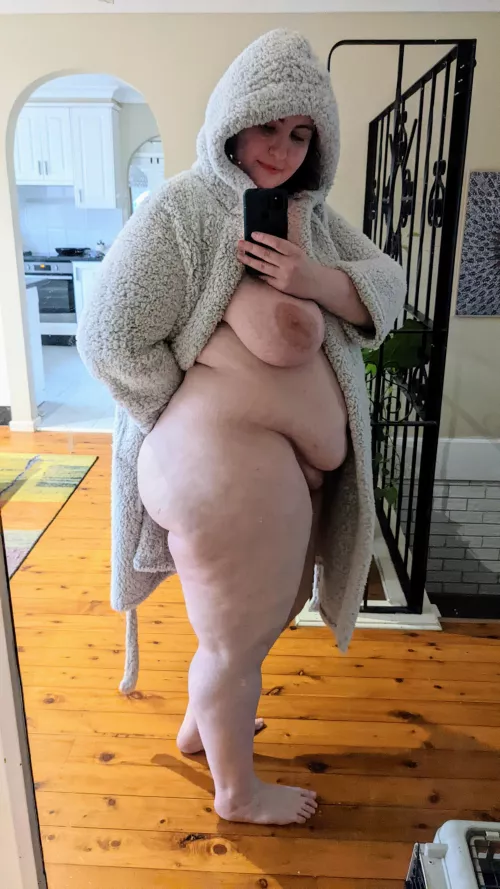 Need someone to hold my belly while they pound me 💦💦