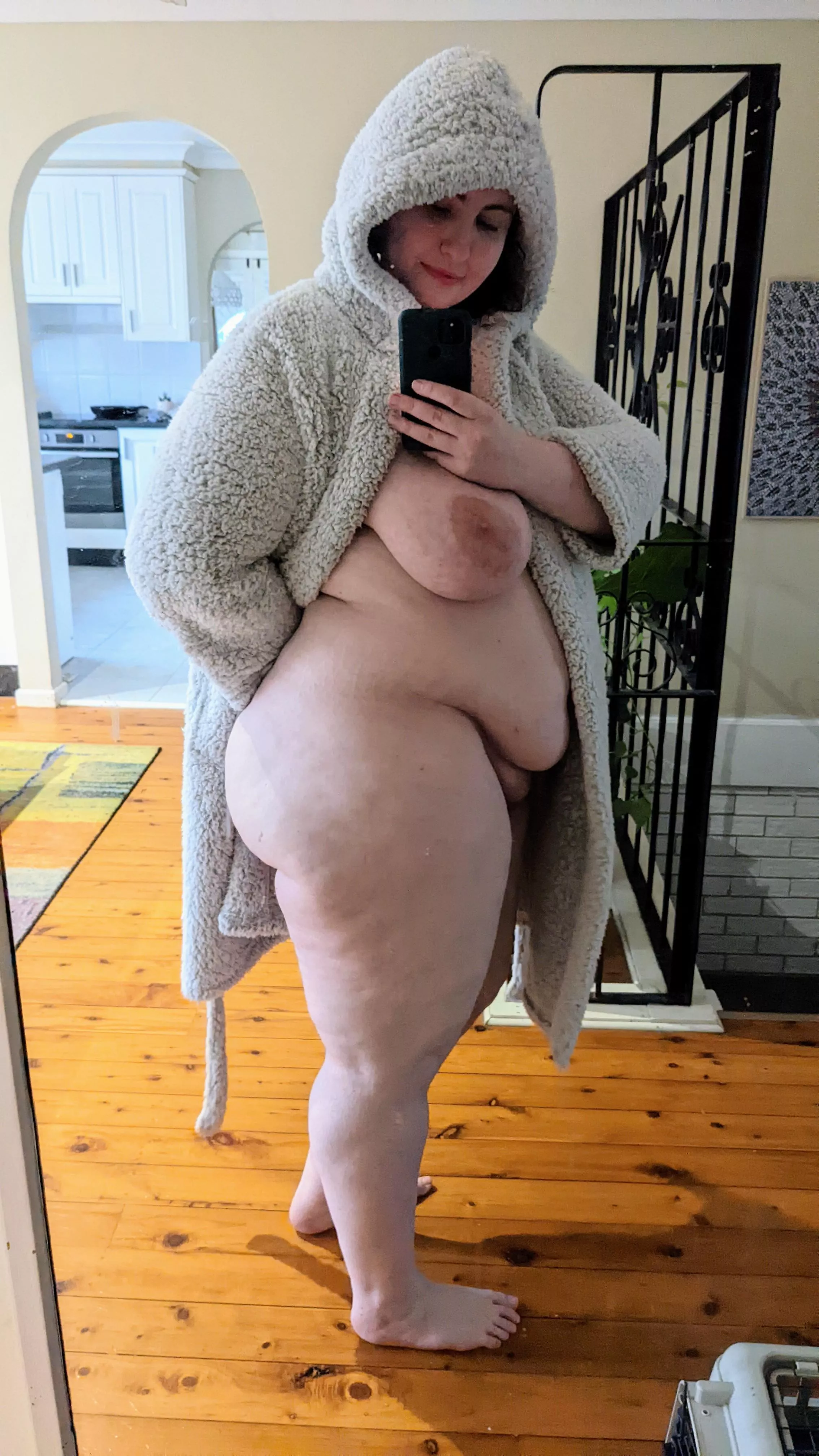 Need someone to hold my belly while they pound me 💦💦