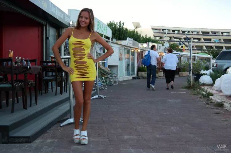 Nice yellow dress