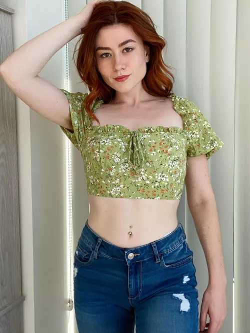 Redheads wearing green is one of the best color combos.. Don’t you agree! ;) [F]