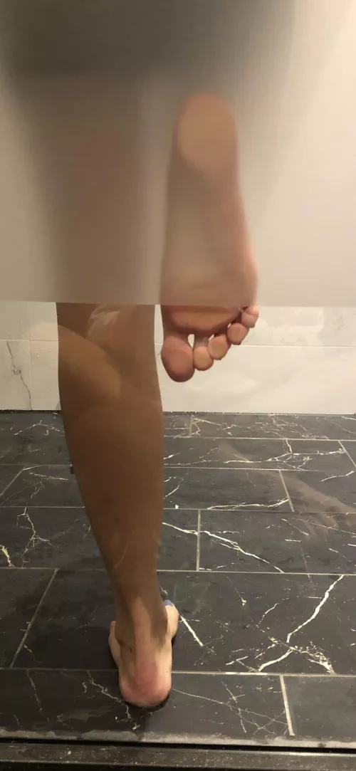 Shower feet