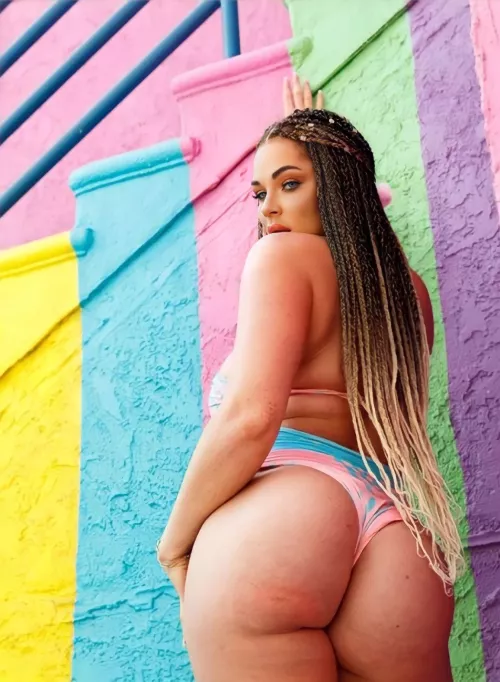 Skyla Novea looking extra thicc