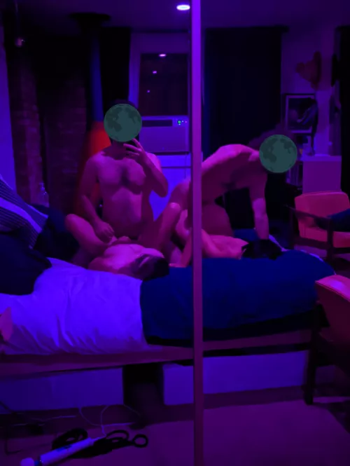 The first couple we connected with on Reddit a couple years ago... and we're still friends ☺️