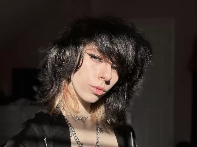 The lighting in my room atm is *chefs kiss*