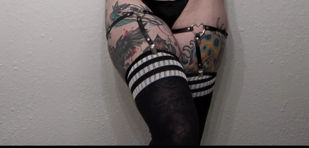 the thigh thing 🖤