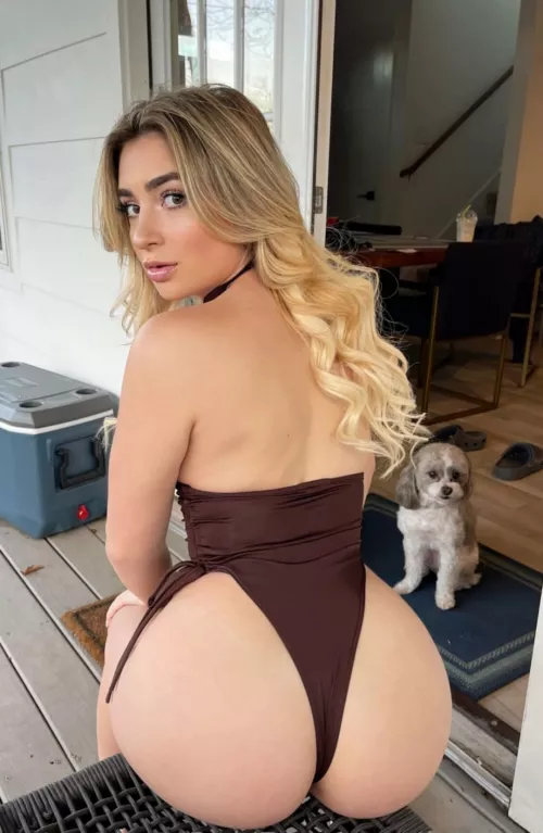 thicc blonde