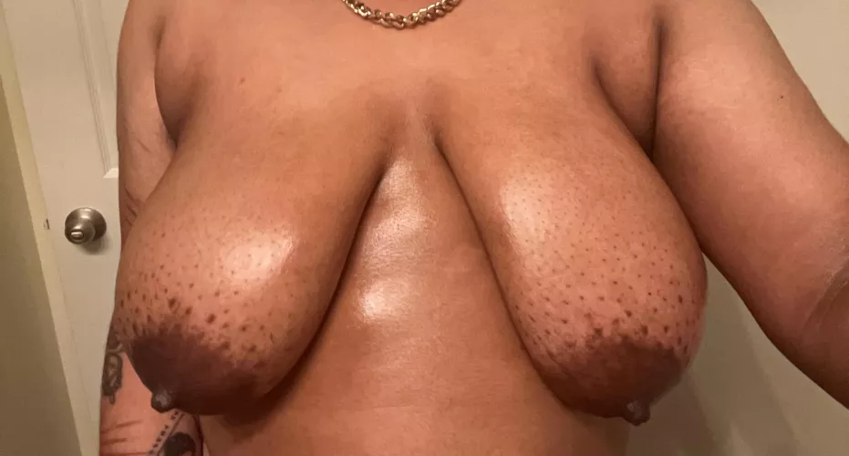 ✨Titty Tuesday✨
