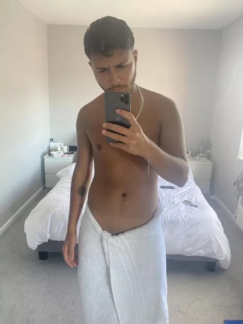 Wanna drop the towel 😜😈
