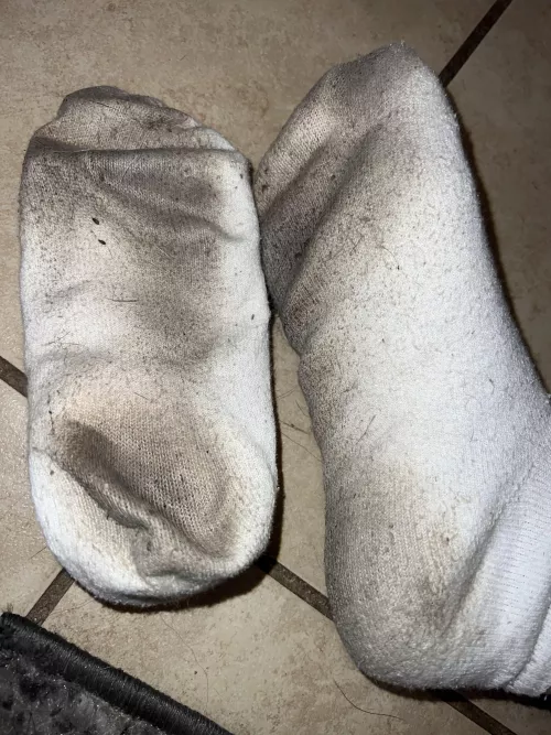 Wanna sniff my stinky Week wear white hanes 😏😈