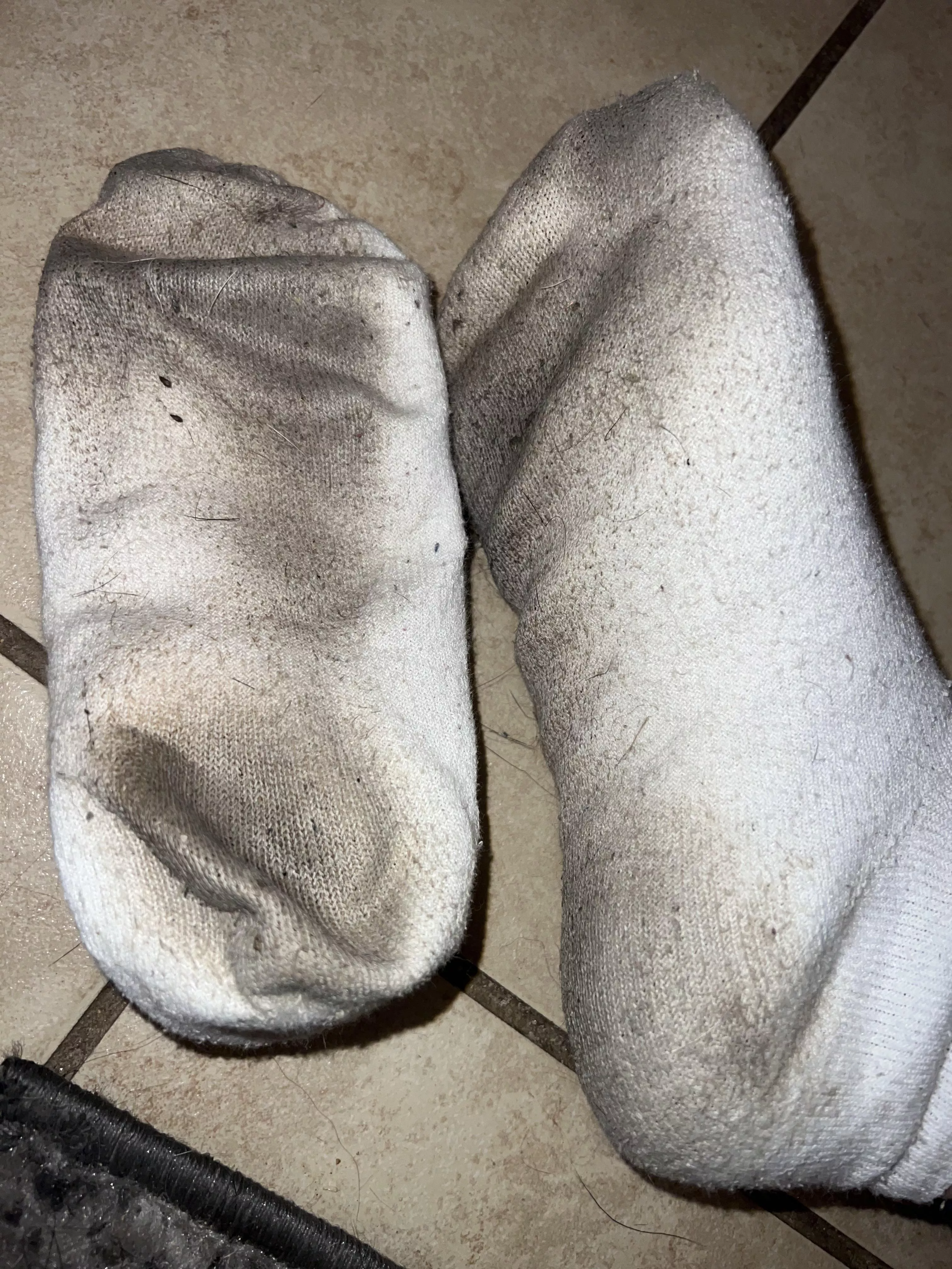 Wanna sniff my stinky Week wear white hanes 😏😈