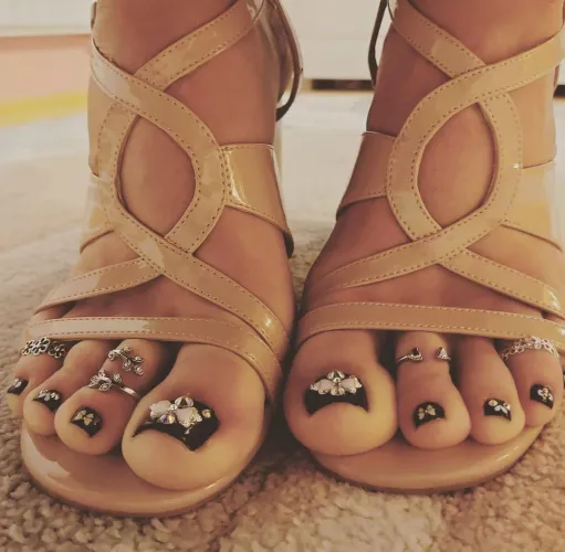 What would you do With my Feet in heels ❤️