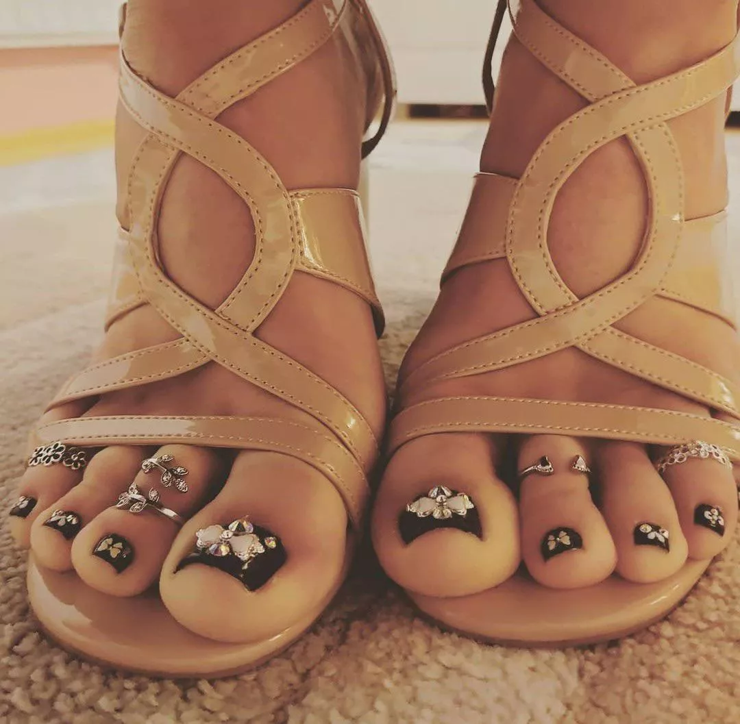 What would you do With my Feet in heels ❤️