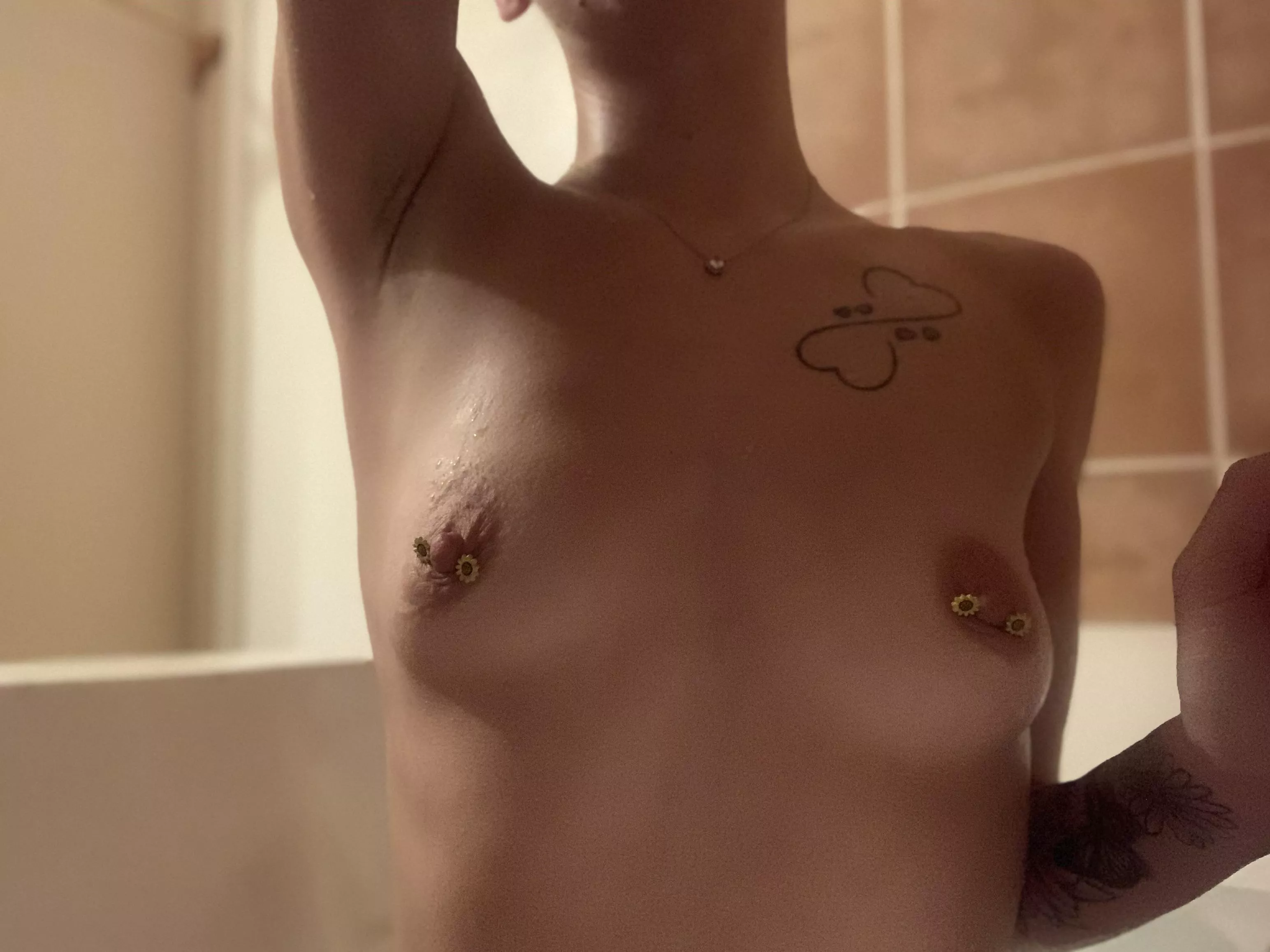 Who doesn't love some bath titties?🥰