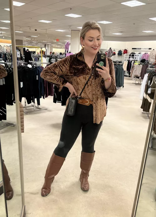 Work fit cheeeck🥰💖 I have such a crush on crushed velvet😍