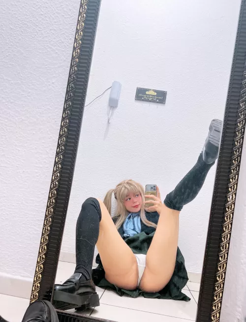 18, 88 lbs & 4”11. Anything more you need to know ?